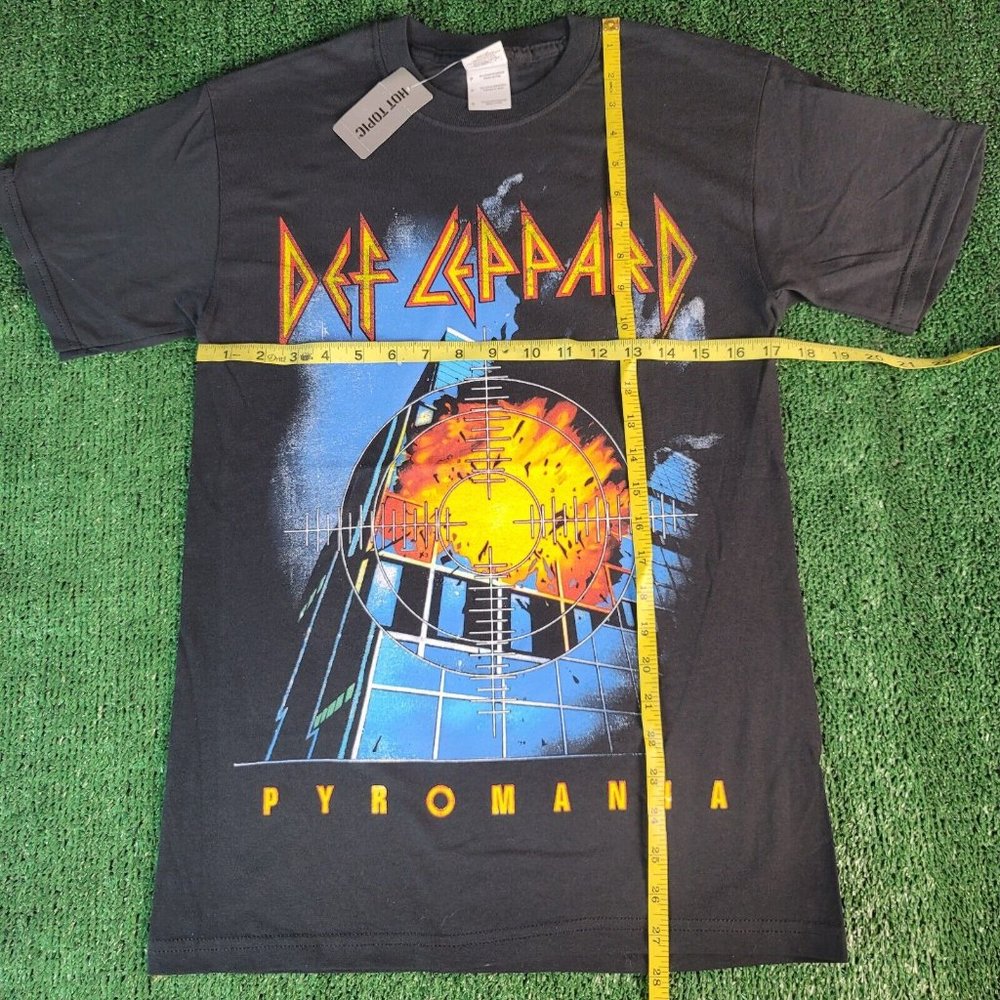 Def Leppard Pyromania Album T Shirt Small NWT Y2k Vintage - Picture 7 of 7